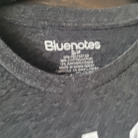 Bluenotes sz S comfy and bold sleevless T - Picture 2 of 2
